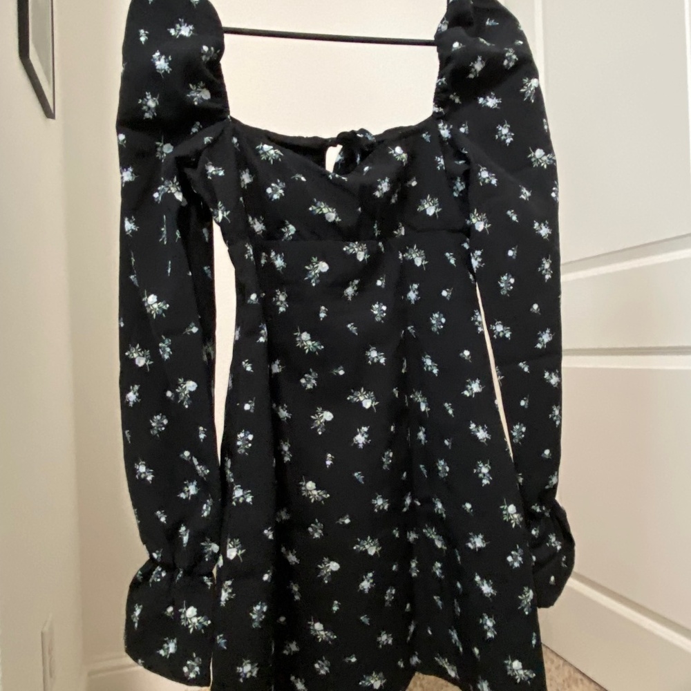 H&M NWT long sleeve black floral dress with side zipper